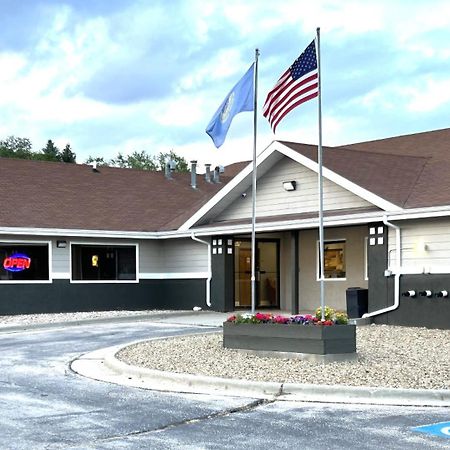 Super 8 By Wyndham Hot Springs Motel Exterior photo
