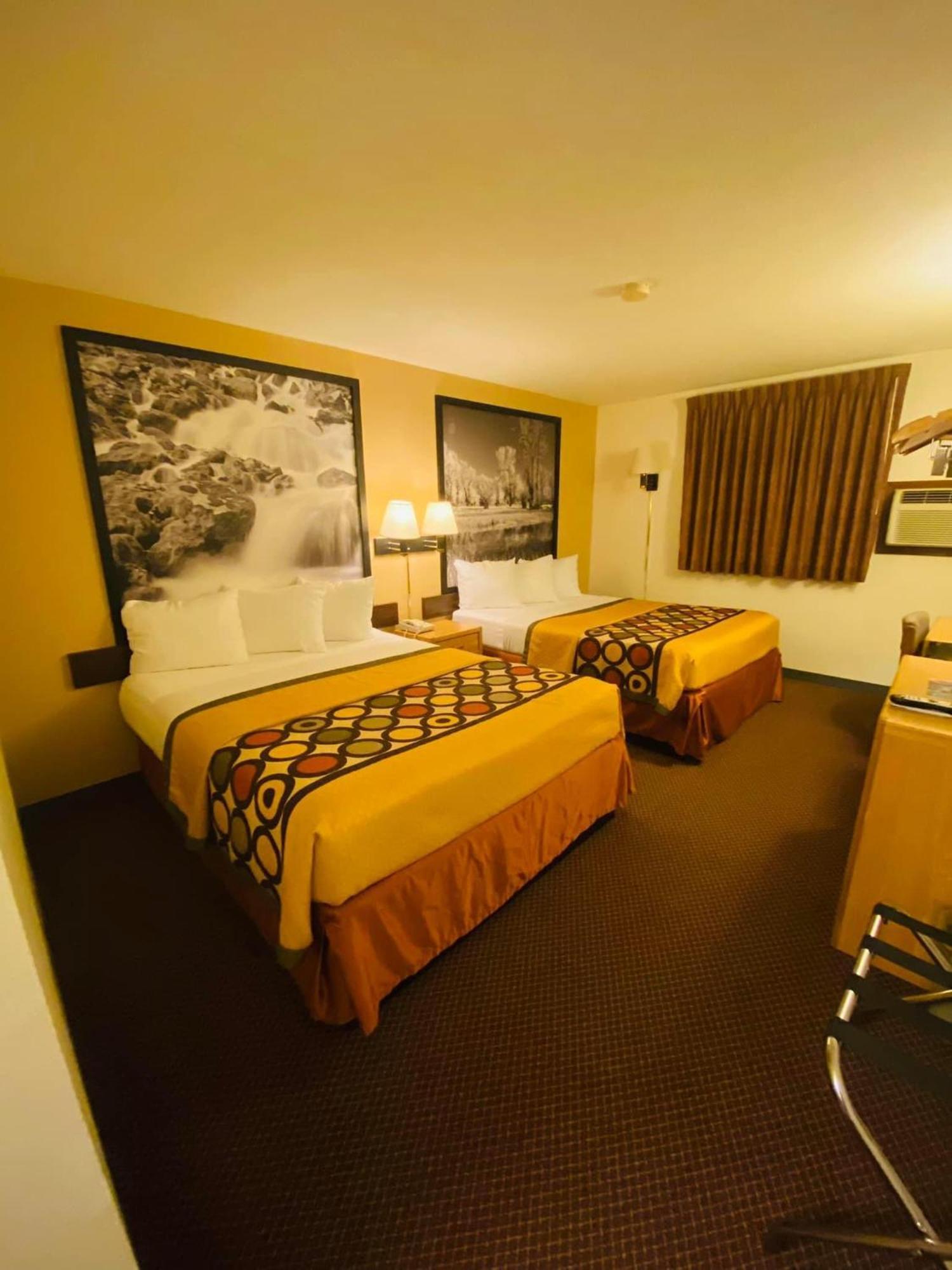 Super 8 By Wyndham Hot Springs Motel Exterior photo