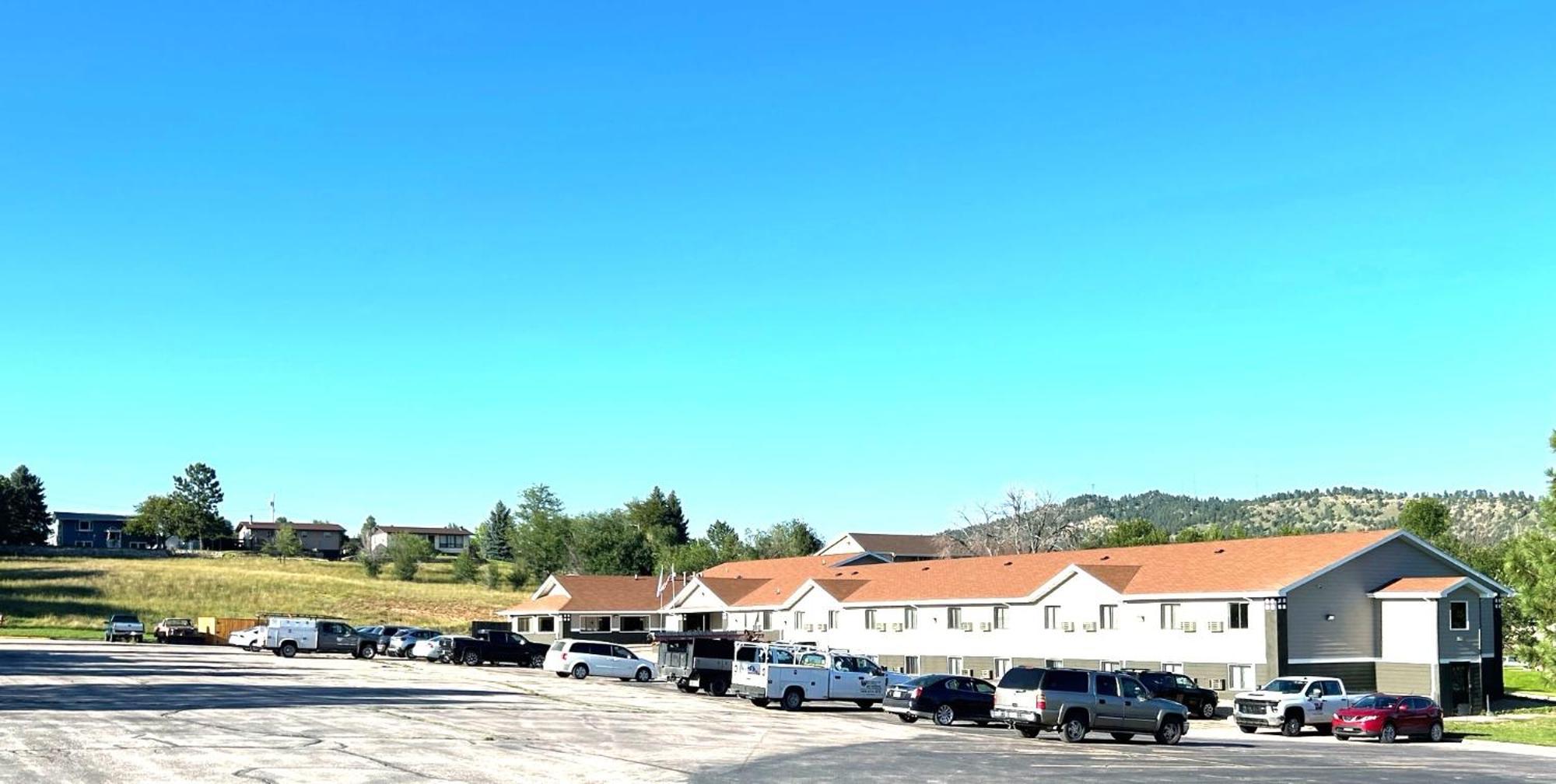 Super 8 By Wyndham Hot Springs Motel Exterior photo